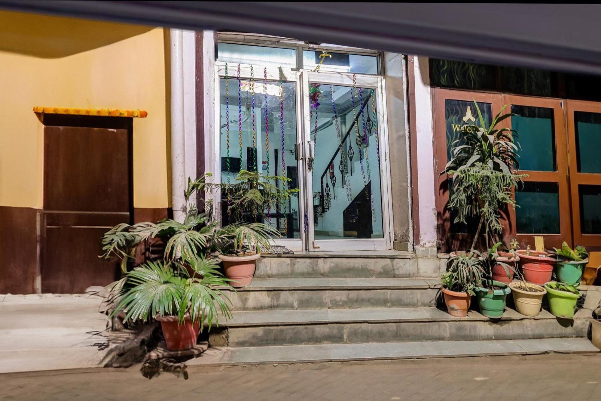 Hotel O Deurali Dx New Delhi Exteriör bild