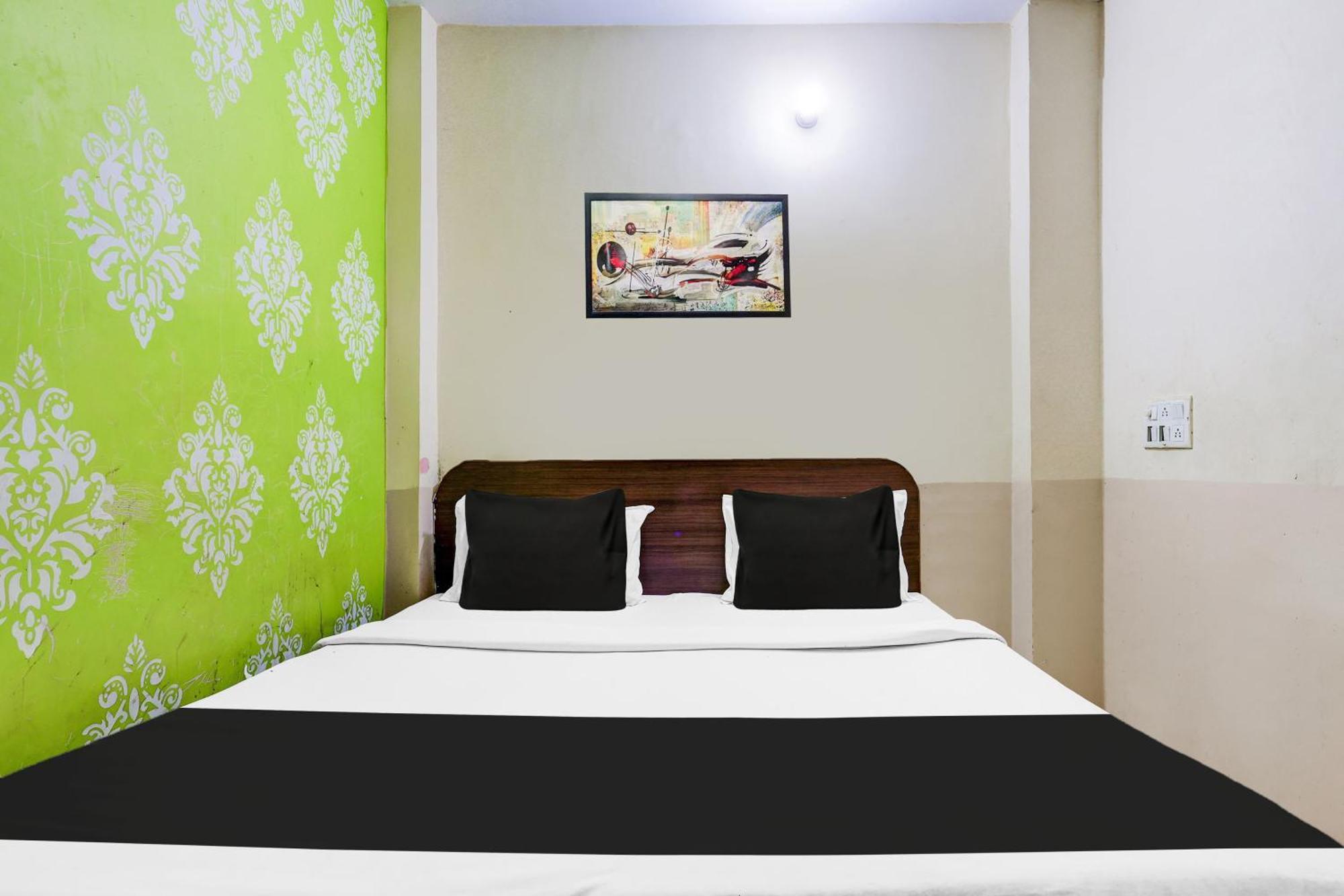 Hotel O Deurali Dx New Delhi Exteriör bild